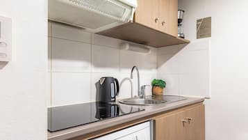Apartamento Grand | Cocina privada | Frigorífico, microondas, placa de cocina y lavavajillas