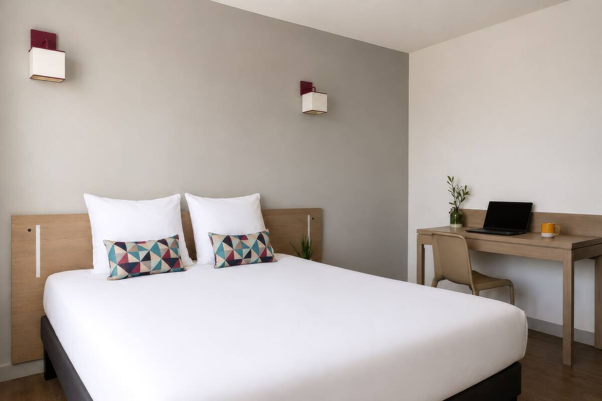 Desk, soundproofing, iron/ironing board (on request), free WiFi
