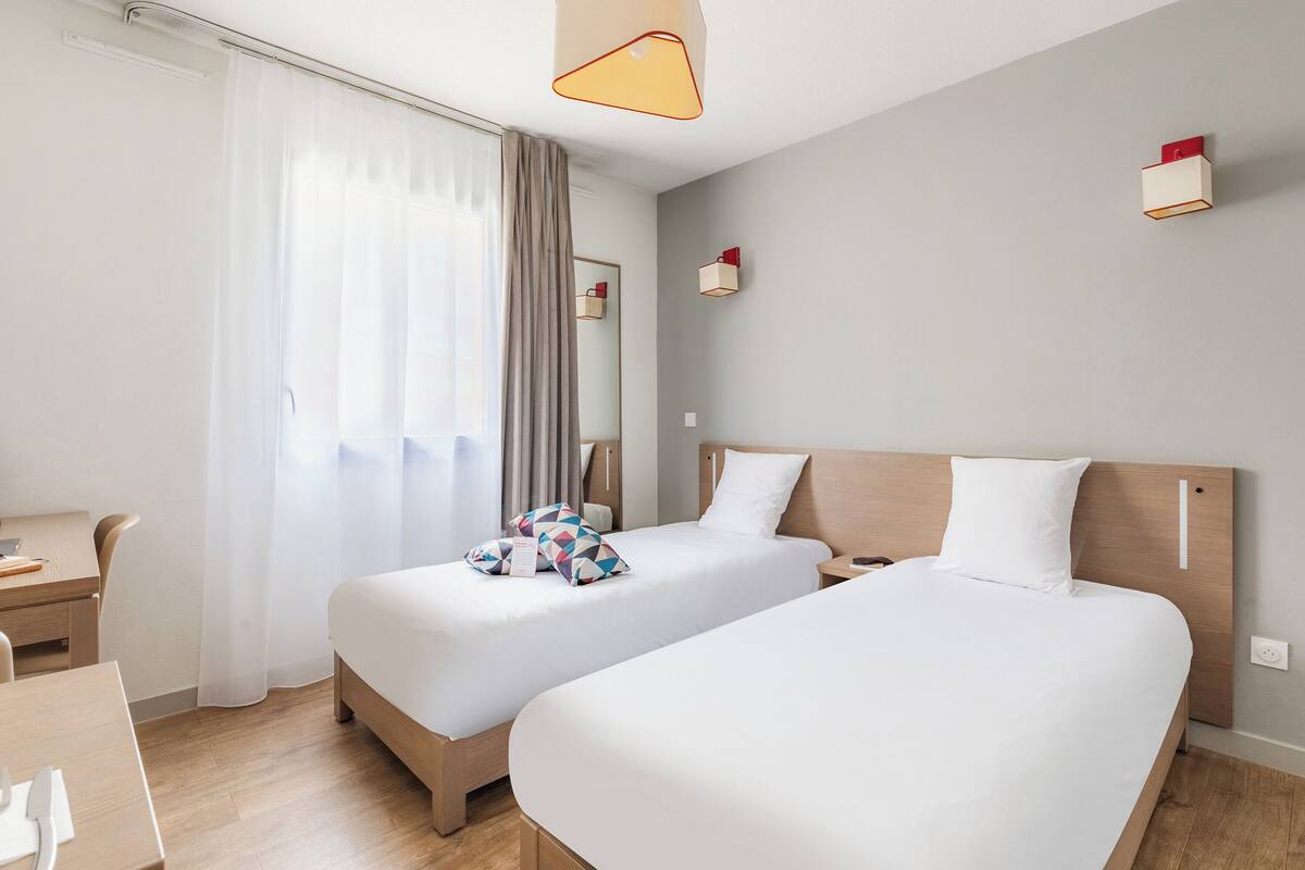 Studio, 2 Single Beds