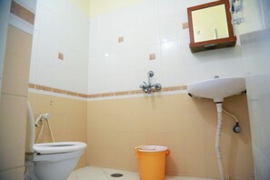 Dusche, kostenlose Toilettenartikel, Bidet, Handtücher
