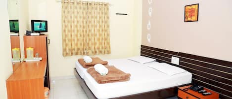 Desk, rollaway beds, free WiFi