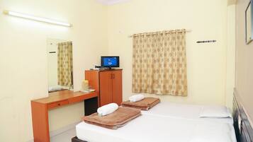 Desk, rollaway beds, free WiFi