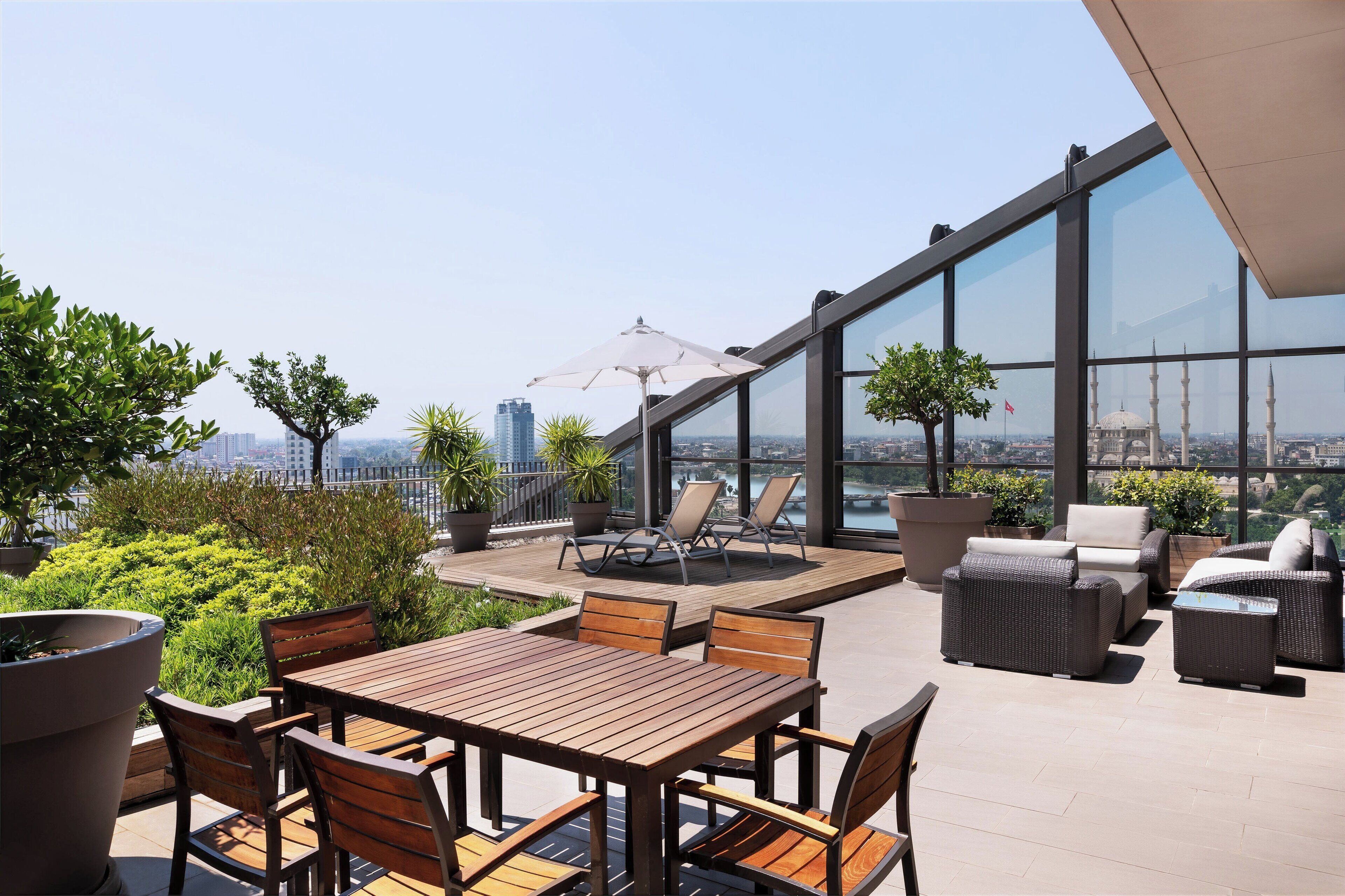 Egyptian cotton sheets, premium bedding, down duvets, minibar