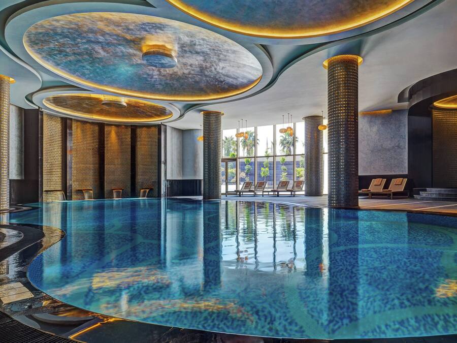 Piscine couverte, piscine extérieure (ouverte en saison)