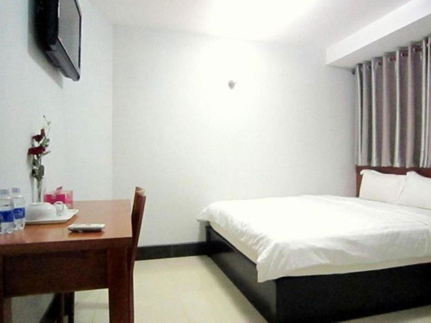 Premium bedding, pillowtop beds, minibar, in-room safe