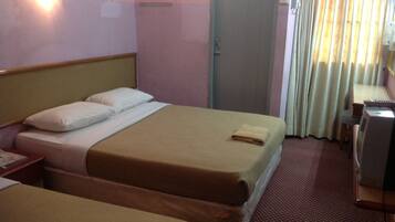Desk, iron/ironing board, rollaway beds, free WiFi