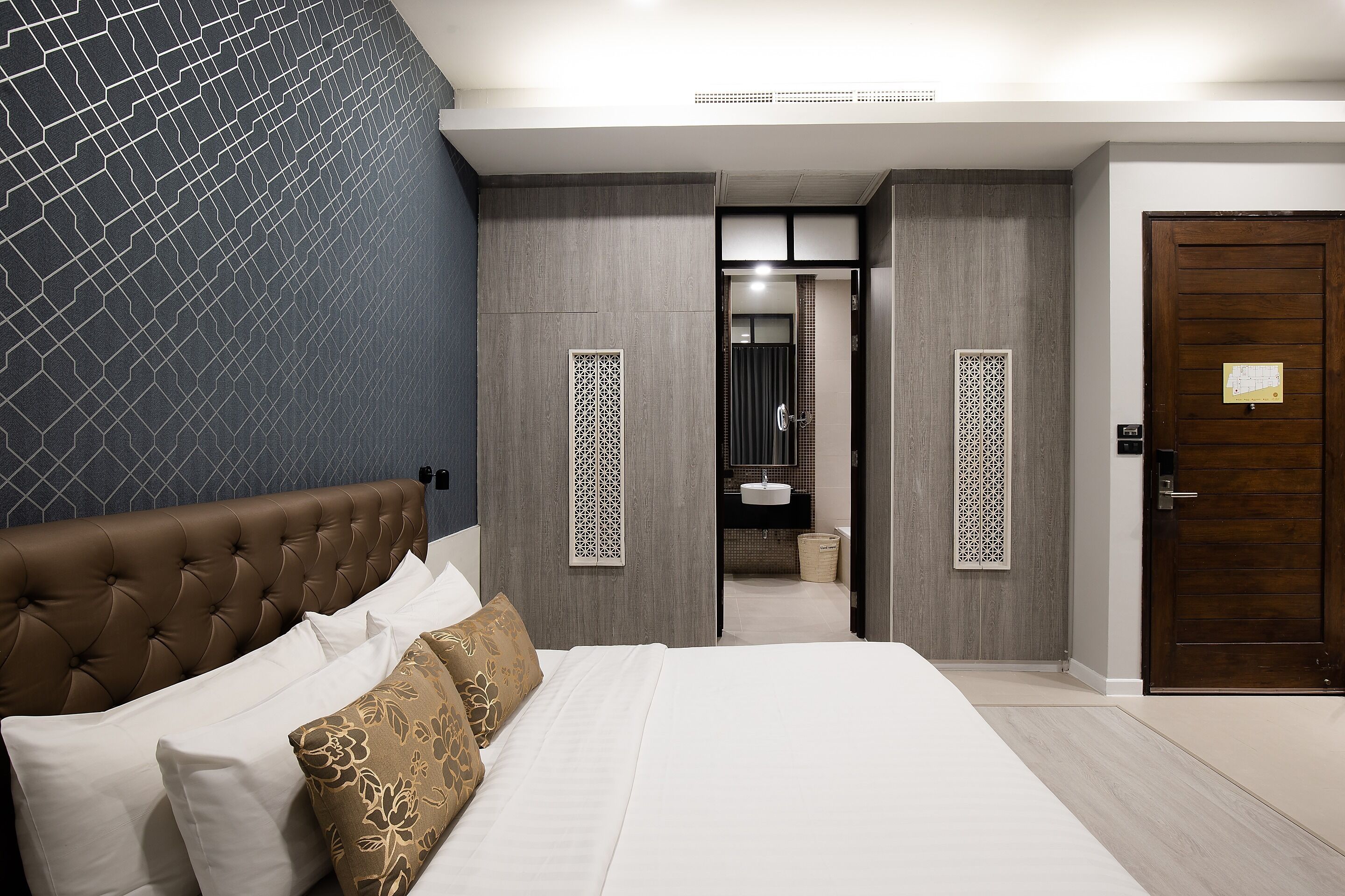 Free minibar items, in-room safe, iron/ironing board (on request)