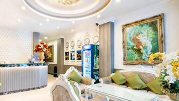 Een 32-inch lcd-televisie met kabelzenders en een televisie