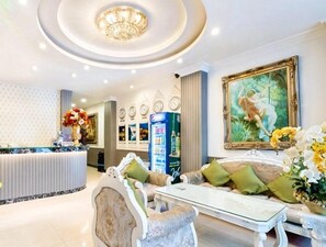 32-inch LCD TV with cable channels, TV - Rosa Hotel & Spa (Ho Chi Minh City)