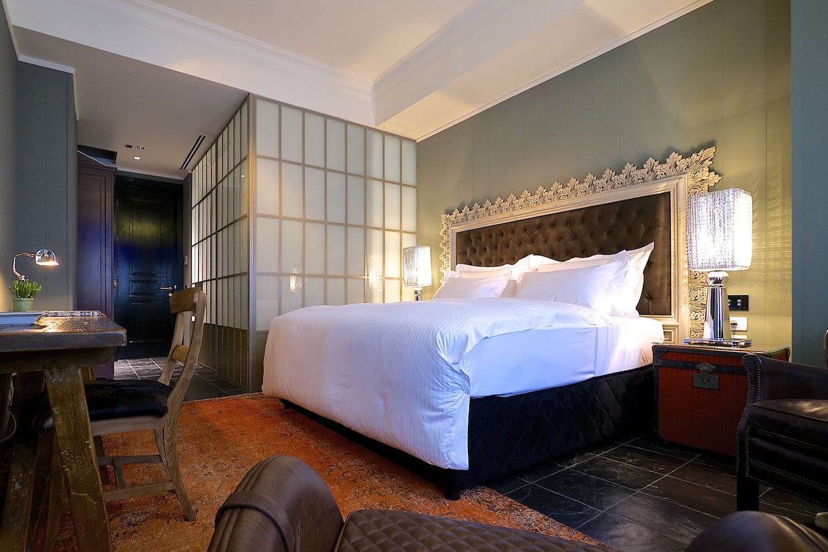 Habitación Deluxe | Ropa de cama de alta calidad y minibar