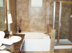 Pengering rambut, tuala disediakan 