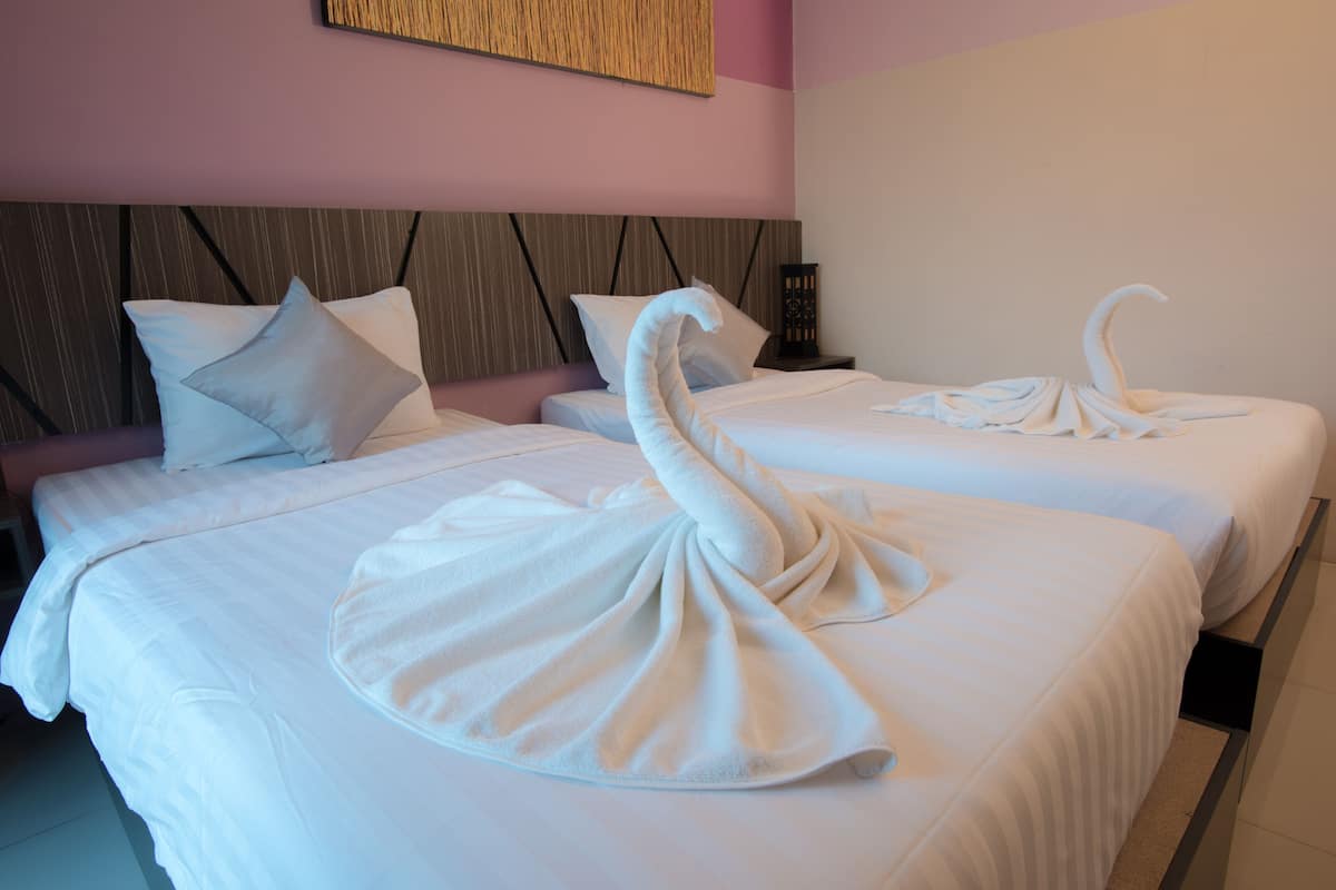 Standard Twin Room | Desk, blackout drapes, WiFi