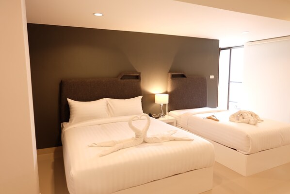 Habitación Deluxe con 2 camas individuales | Escritorio, cortinas blackout y wifi