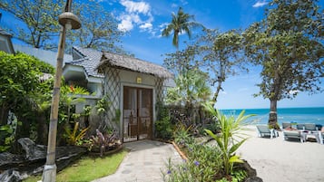 Seafront Bungalow | Utsikt mot strand/hav