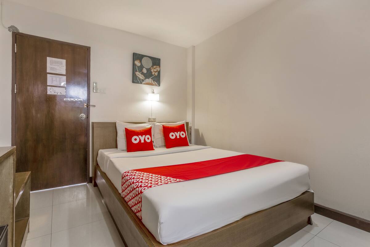 Standard Double Room | Desk, WiFi (free), bed sheets