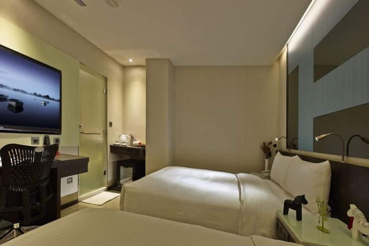 In-room safe, iron/ironing board, free WiFi, bed sheets