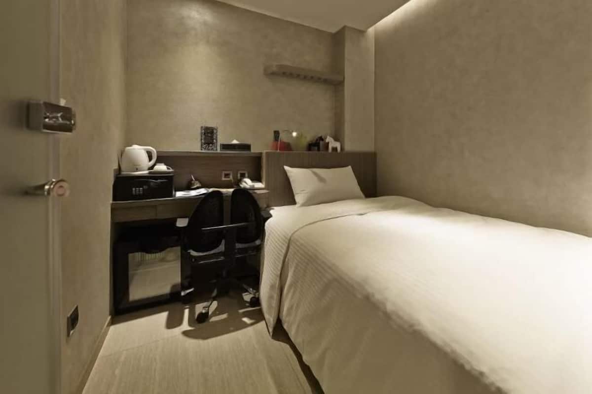 In-room safe, iron/ironing board, free WiFi, bed sheets