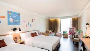 A hotel room with two beds, a desk, a chair, a dresser, and a window with curtains. - Just Sleep Hualien Zhongzheng (Hualien City)