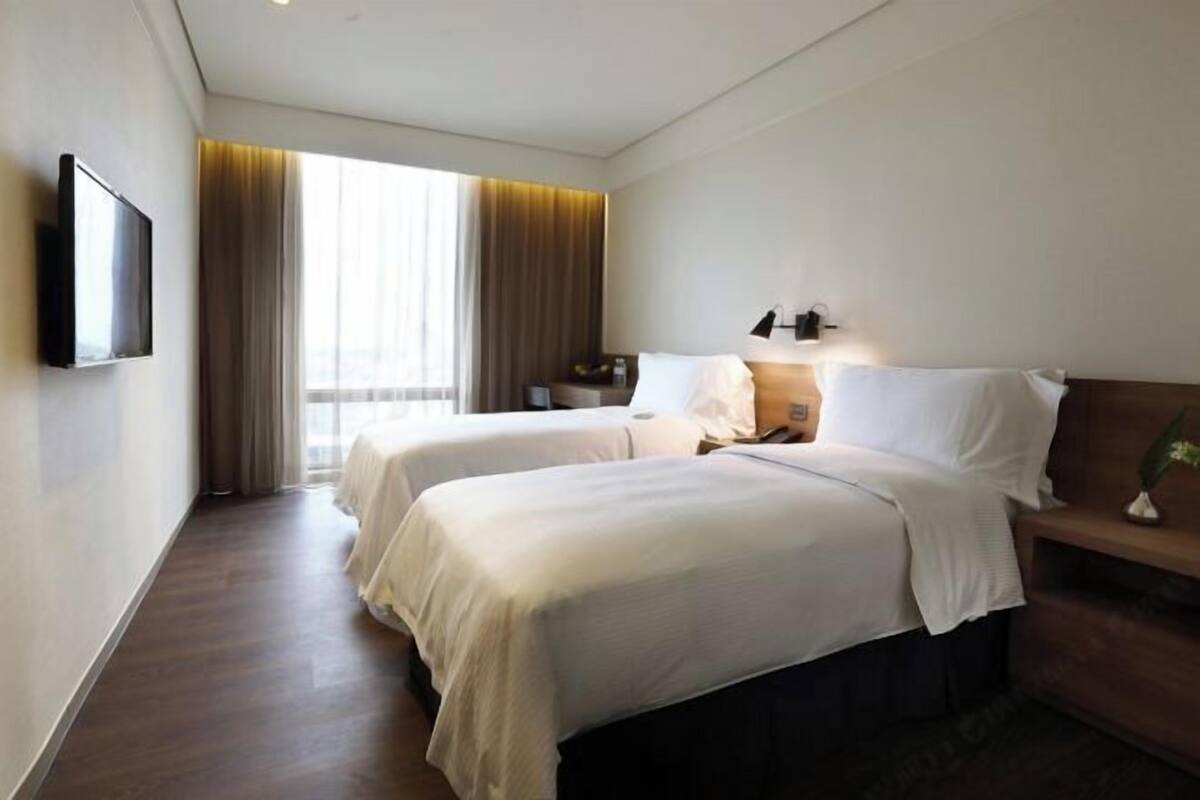 In-room safe, desk, free WiFi, bed sheets