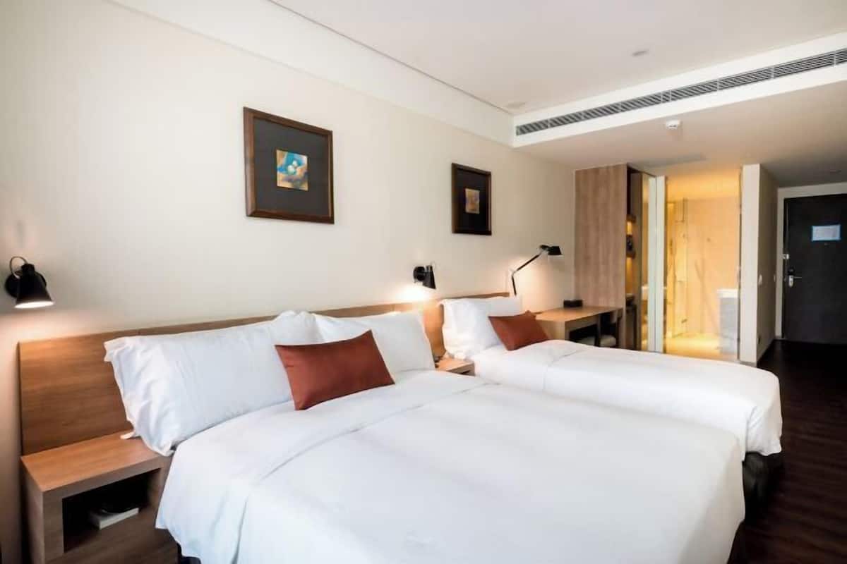 1 bedroom, in-room safe, desk, free WiFi