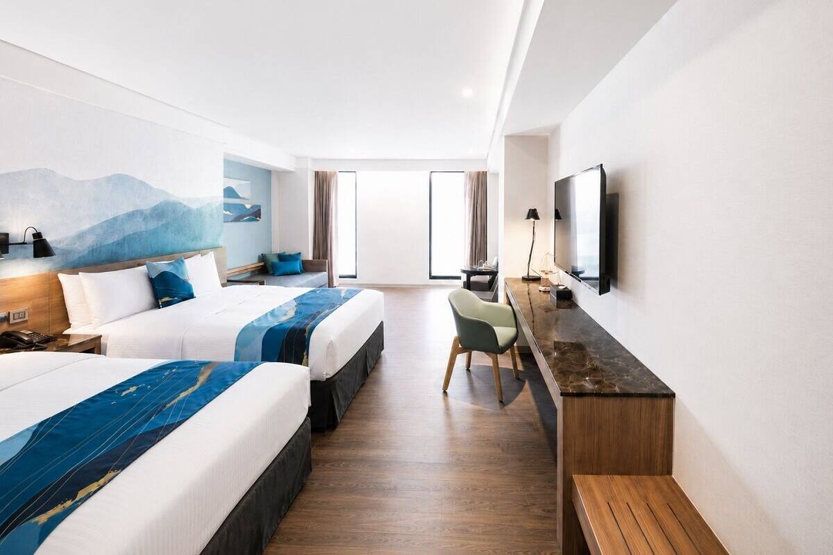 Family Suite | In-room safe, desk, free WiFi, bed sheets