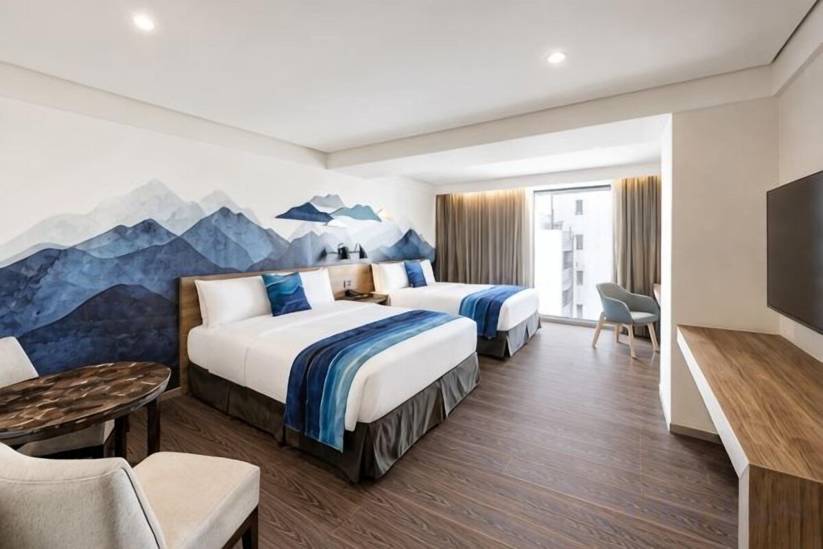 In-room safe, desk, WiFi (free), bed sheets