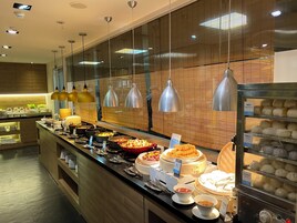 每日供应自助早餐（每人 TWD 429）