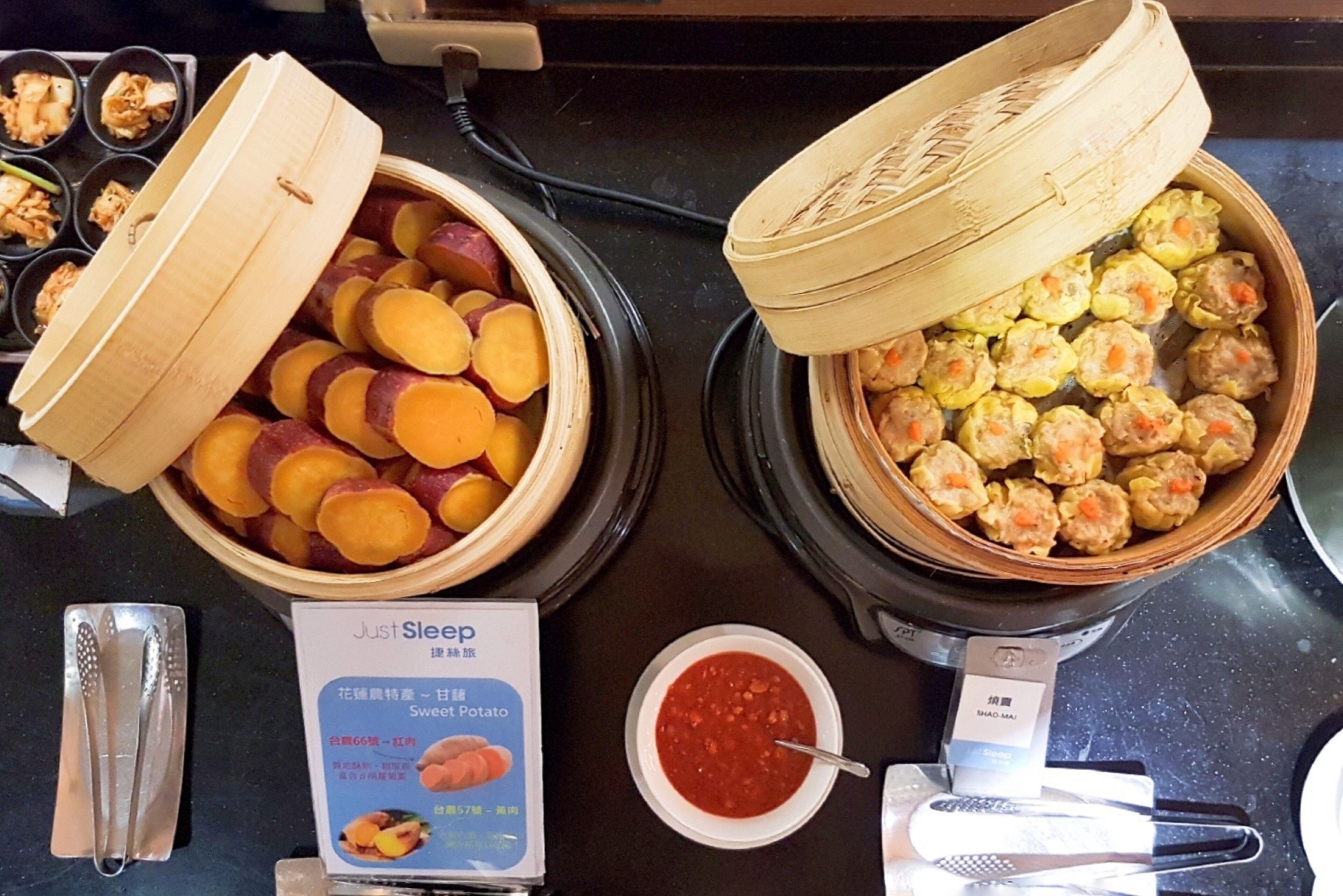 daily self-service breakfast (twd 407 per person)