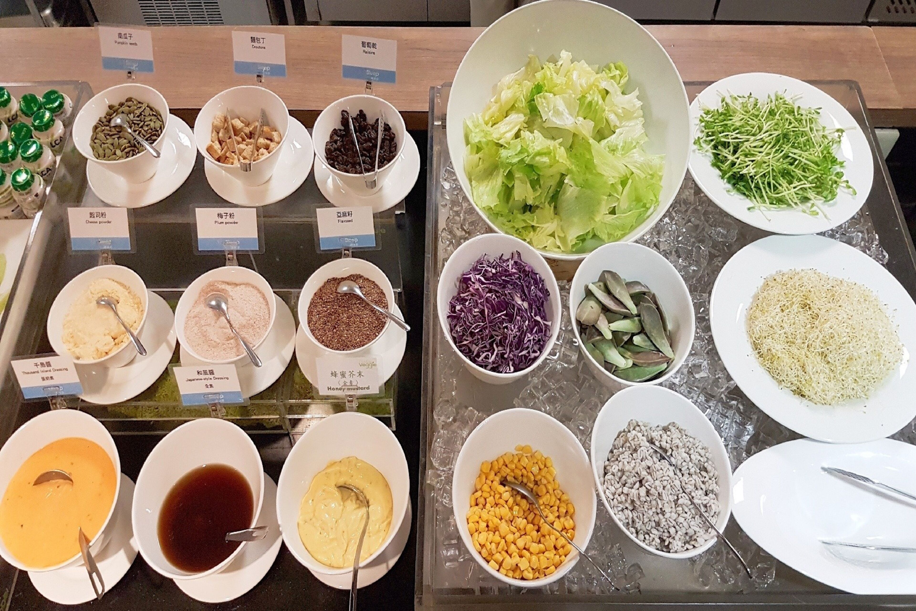 daily self-service breakfast (twd 407 per person)