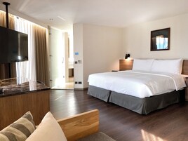 行政套房 | 客房内保险箱、办公桌、免费 WiFi、床单