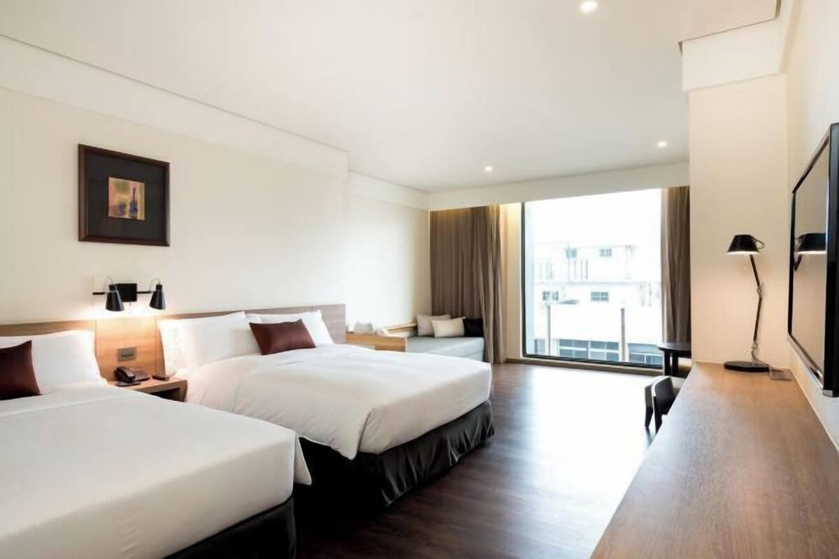 1 bedroom, in-room safe, desk, free WiFi