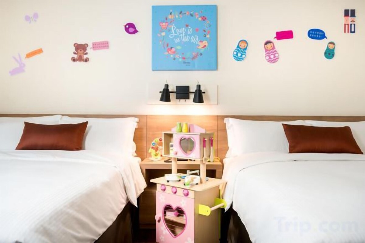 In-room safe, desk, WiFi (free), bed sheets