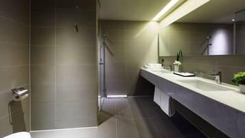 Deluxe Quadruple Room, 2 Double Beds | Bathroom | Shower, hair dryer, slippers, towels
