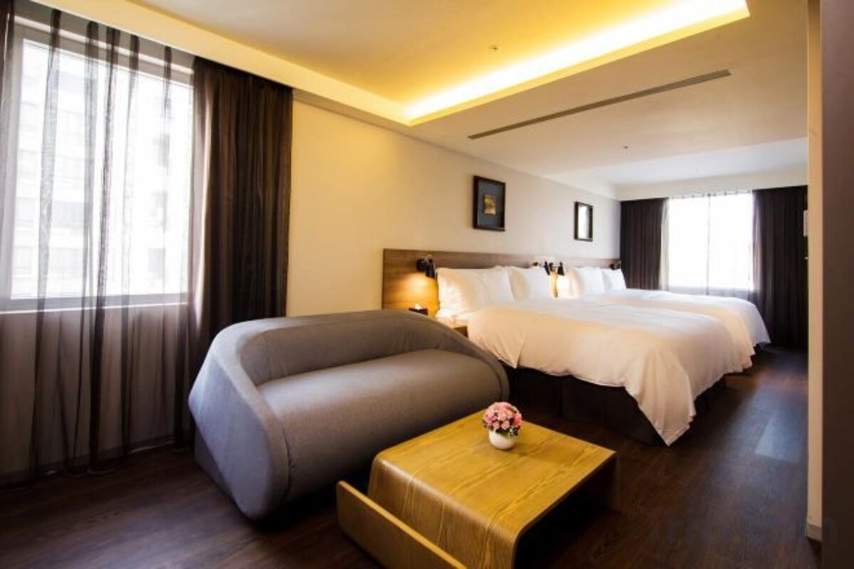 ตู้นิรภัยในห้องพัก, โต๊ะทำงาน, Wi-Fi ฟรี