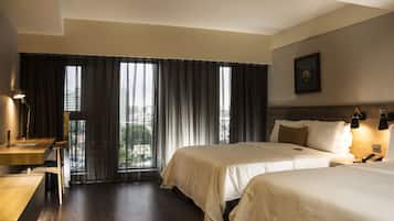 Deluxe vierpersoonskamer, 2 tweepersoonsbedden | Uitzicht vanuit de kamer
