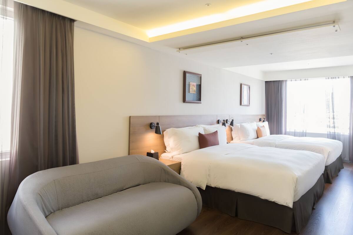 Suite familiare | Una cassaforte in camera, una scrivania, Wi-Fi gratuito