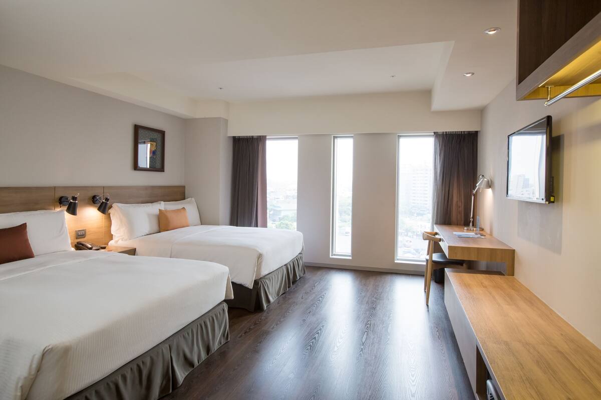 Quadrupla Deluxe, 2 letti matrimoniali | Una cassaforte in camera, una scrivania, Wi-Fi gratuito