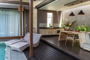 Vila, 1 quarto, piscina particular | Cozinha privada | Geladeira, micro-ondas, cooktop, lava-louças