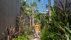 A pathway surrounded by lush tropical plants leading to a building. - Asa Bali Luxury Villas & Spa (Seminyak)