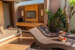 43-英寸纯平电视 (配备有线频道)、LED 电视