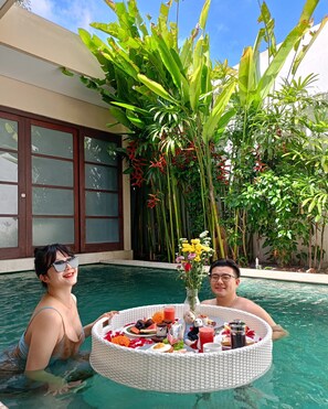 Outdoor pool, free cabanas - Beautiful Bali Villas - 6 mins walk to the beach (Legian)