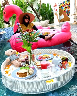 Outdoor pool, free cabanas - Beautiful Bali Villas - 6 mins walk to the beach (Legian)