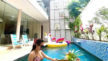 Outdoor pool, free cabanas