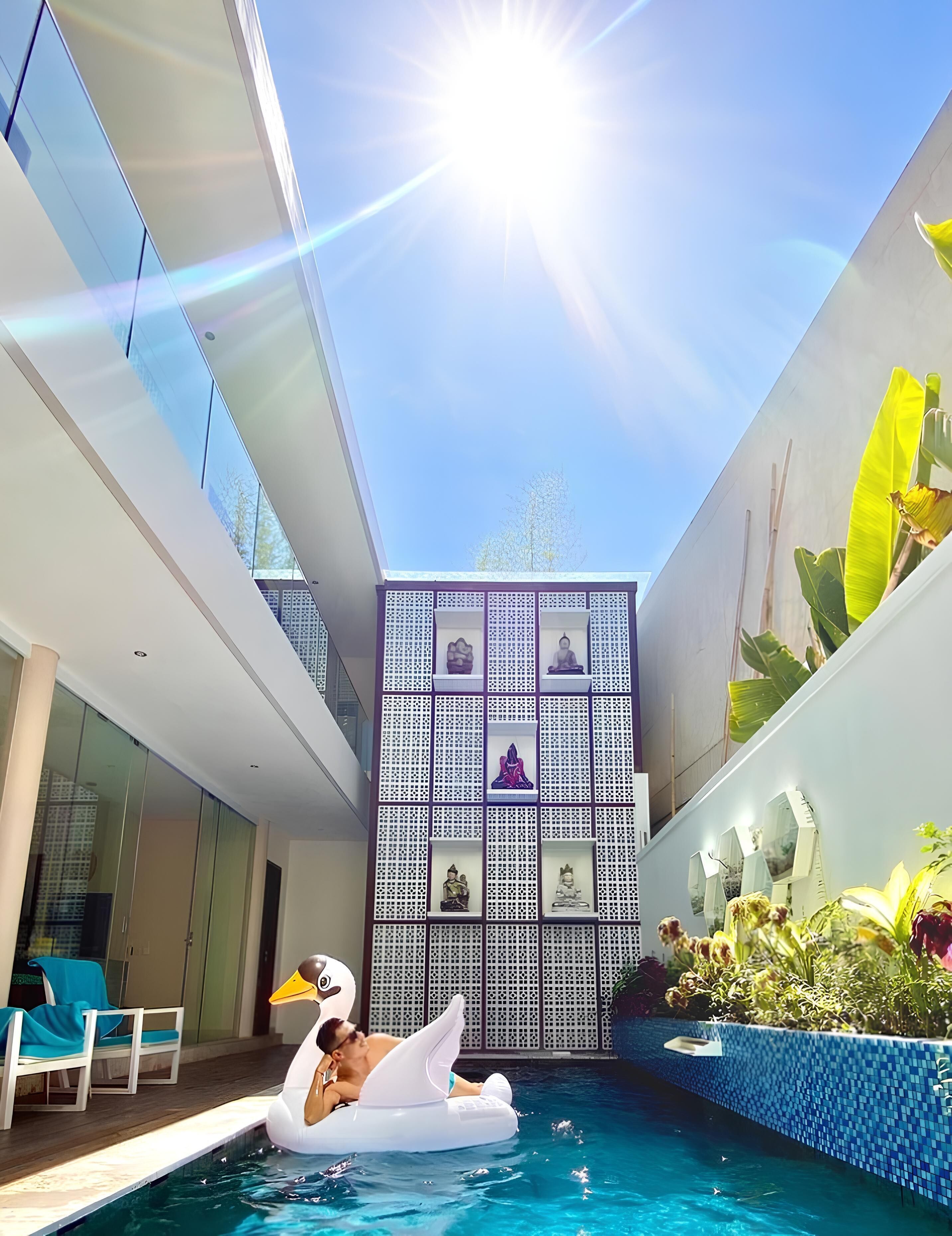 Outdoor pool, free pool cabanas