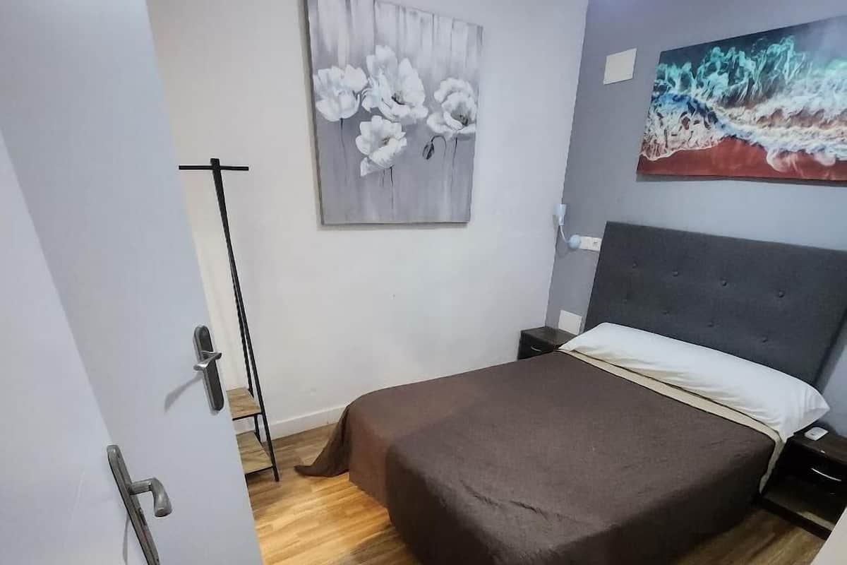 Economy Single Room | Free WiFi, bed sheets