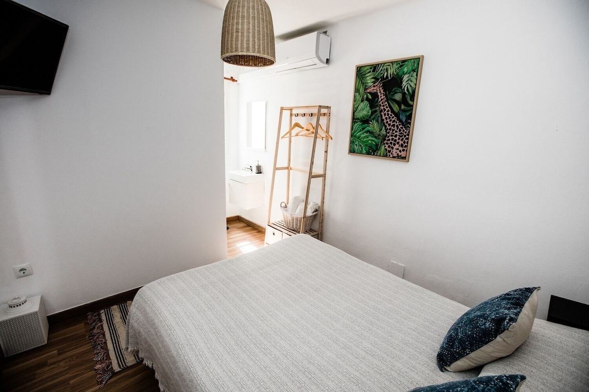 Basic Double Room | Free WiFi, bed sheets