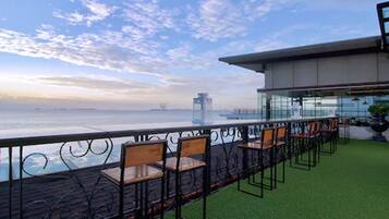 3 restaurantes, se sirven desayunos, comidas y cocina internacional