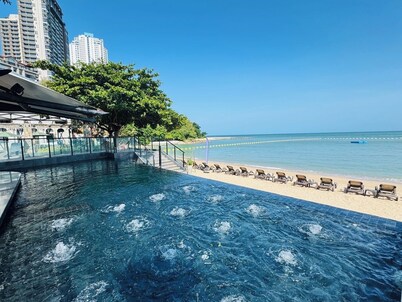 Pattaya Modus Beachfront Resort