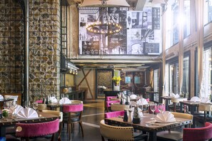 Daily buffet breakfast for a fee - Pattaya Modus Beachfront Resort (Pattaya)