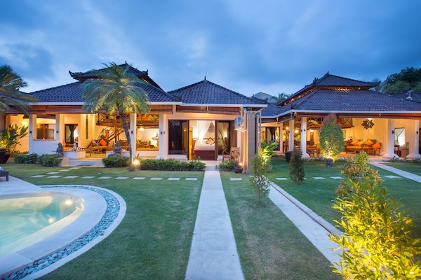 Vila família, 5 quartos, piscina particular, vista para a piscina (5 Double Beds) | Piscina particular